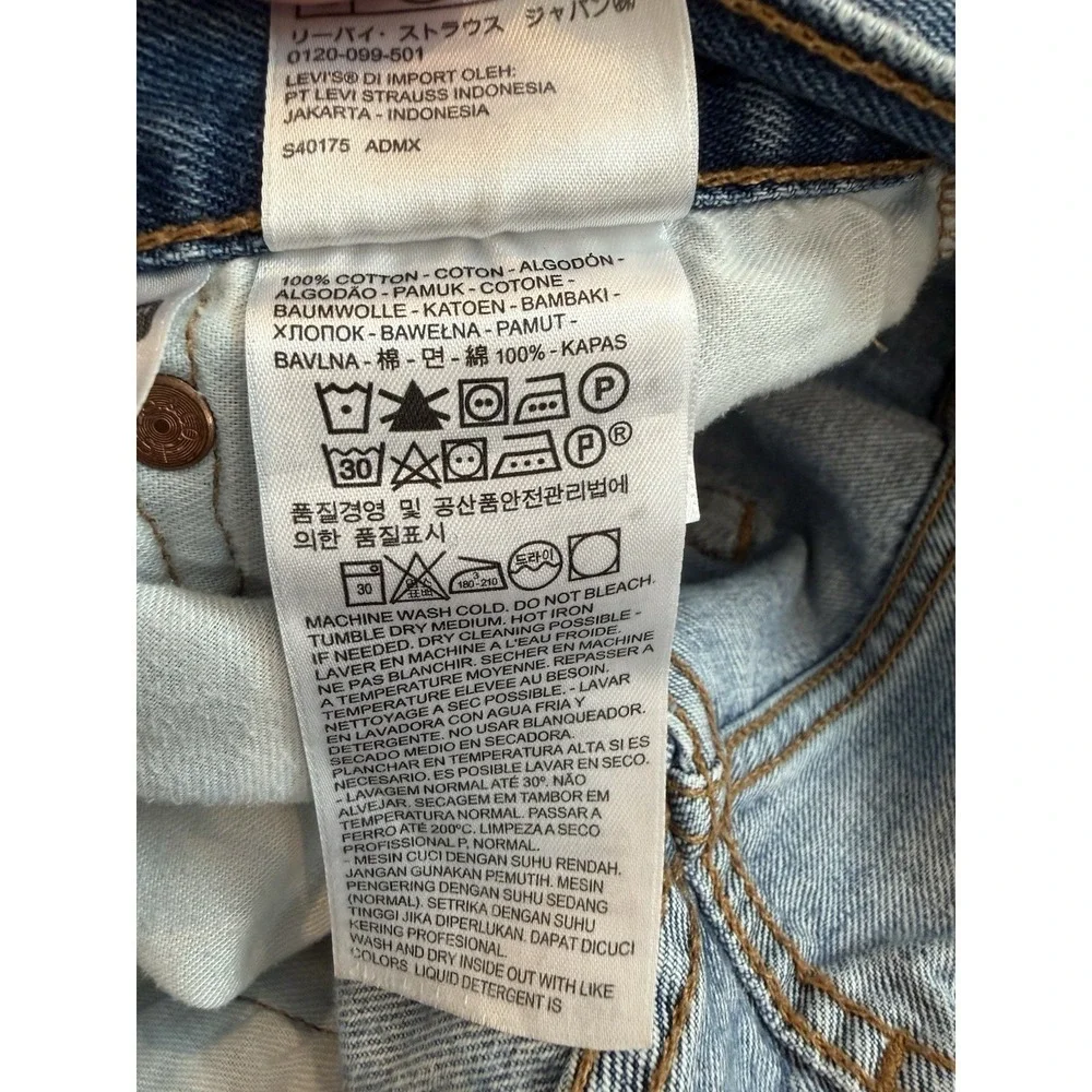 Vintage 96’Levi Light Wash Button Fly Mens Size 36 Waist 32 Inseam